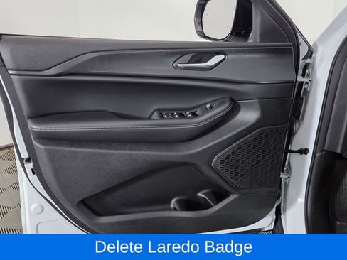 Used 2023 Jeep Grand Cherokee L Laredo image 14