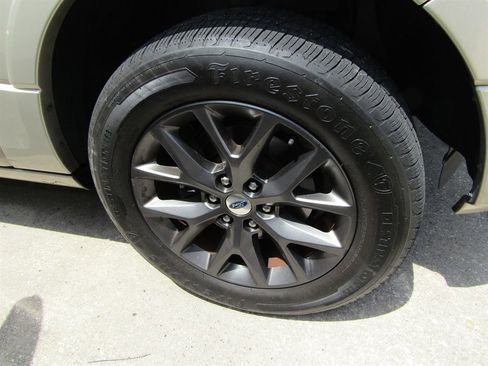 Used 2017 Ford Expedition Limited w/ Equipment Group 301A RWD image 11