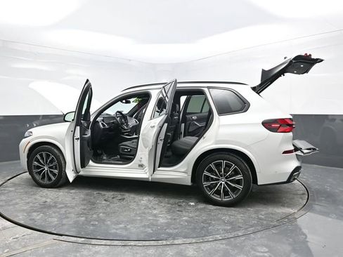 Used 2025 BMW X5 xDrive40i image 41