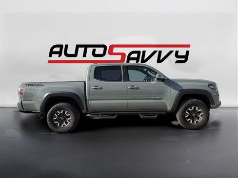 Used 2023 Toyota Tacoma TRD Off-Road w/ Technology Package RWD image 4