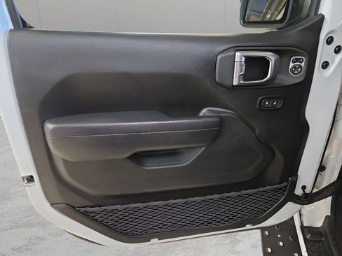 Certified 2023 Jeep Gladiator Mojave image 10