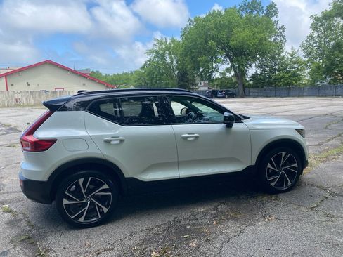 Used 2019 Volvo XC40 T5 R-Design AWD/4WD image 6