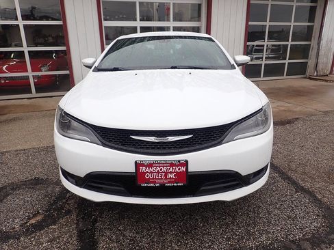 Used 2015 Chrysler 200 S image 3