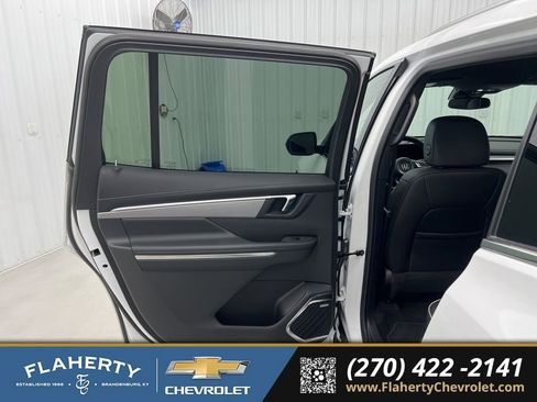 Used 2025 Buick Enclave Preferred AWD/4WD image 10