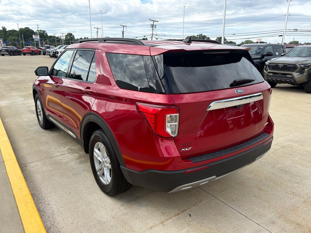 Used 2021 Ford Explorer XLT w/ Equipment Group 202A AWD/4WD image 7