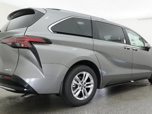 New 2026 Toyota Sienna Limited FWD image 10