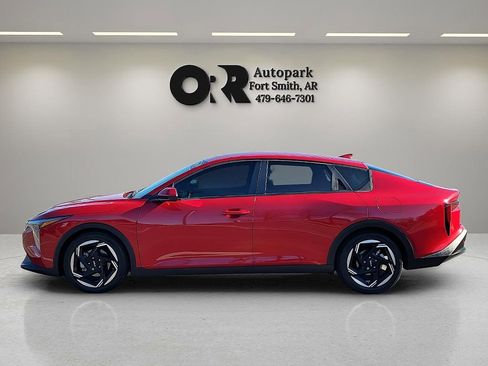 Used 2025 Kia K4 EX image 3