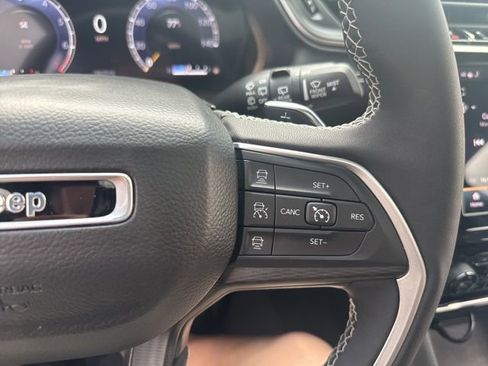 Used 2023 Jeep Grand Cherokee Altitude image 16