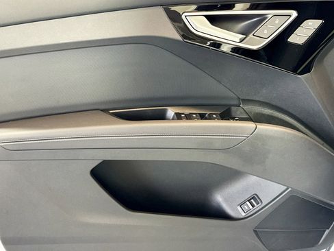 Used 2025 Audi Q4 e-tron Premium Plus image 16