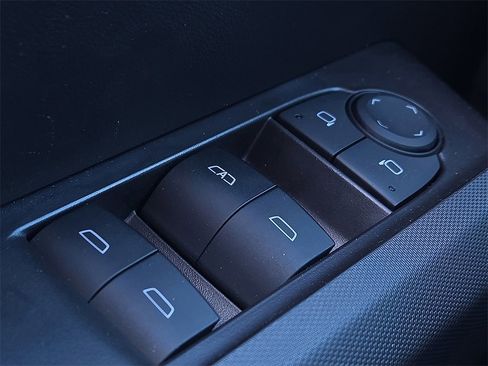 Used 2024 Chevrolet Colorado LT w/ LT Convenience Package II image 16