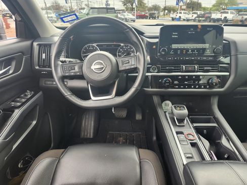 Used 2024 Nissan Pathfinder SL image 6