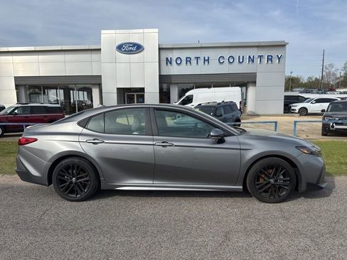 Used 2026 Toyota Camry SE FWD image 1