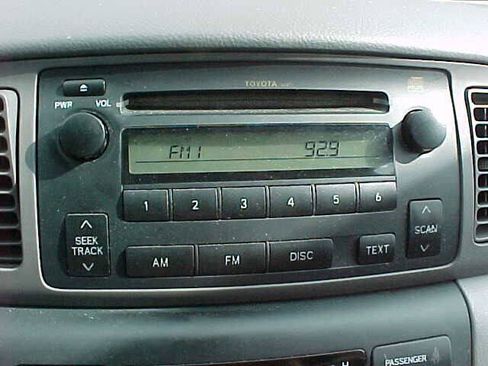 Used 2005 Toyota Corolla LE FWD image 18