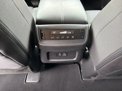 Used 2023 Nissan Pathfinder SV AWD/4WD image 17