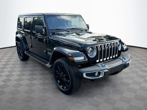 Used 2023 Jeep Wrangler Unlimited Sahara AWD/4WD image 4