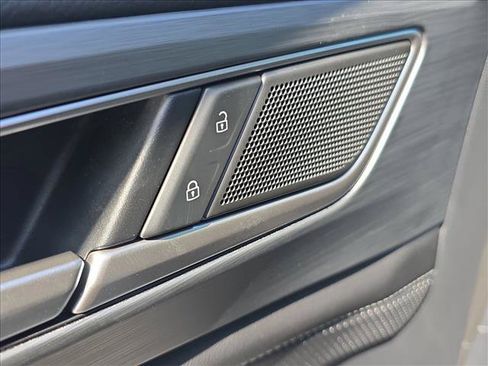 Certified 2026 Volkswagen Atlas Cross Sport SE w/ Panoramic Sunroof Package FWD image 9