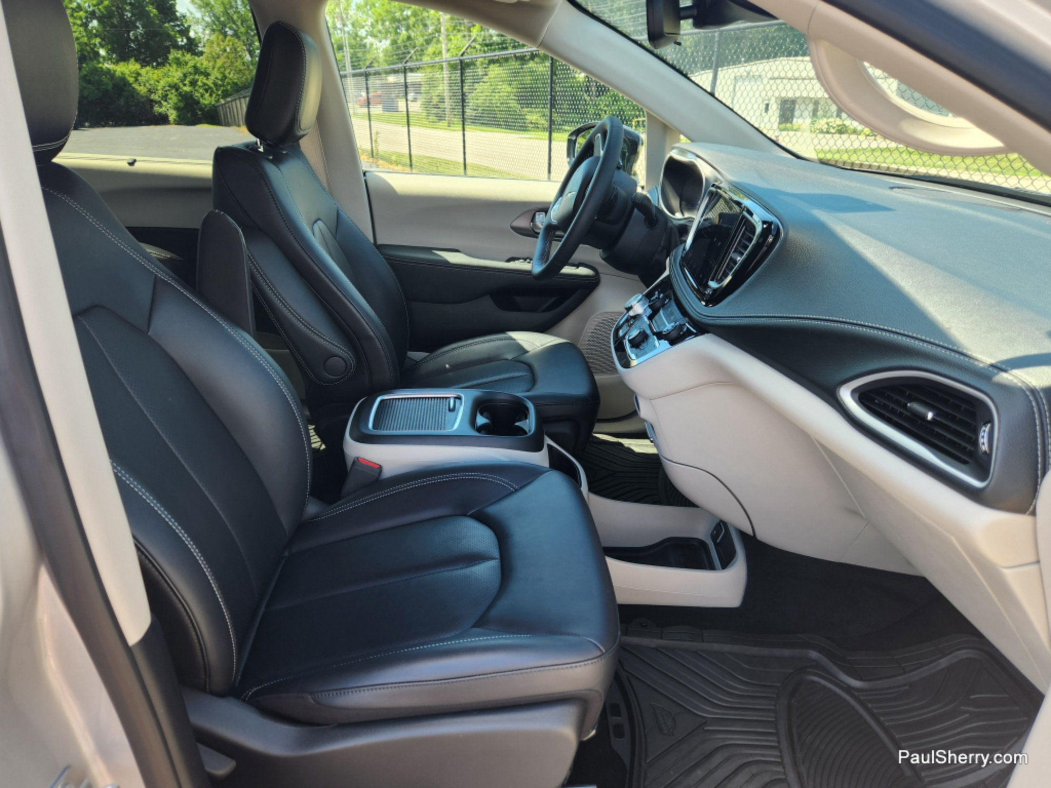 Used 2024 Chrysler Pacifica Touring-L FWD image 49