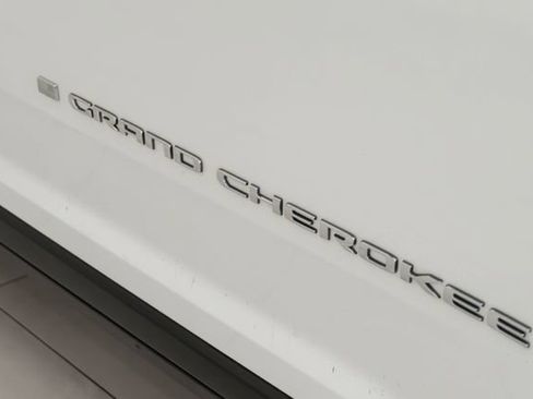 Used 2023 Jeep Grand Cherokee Limited AWD/4WD image 8
