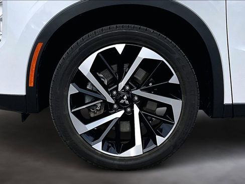Used 2023 Mitsubishi Outlander SE AWD/4WD image 10