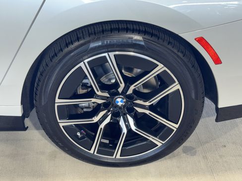 Used 2025 BMW 740i xDrive image 38