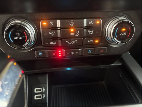 Used 2019 Ford F150 Lariat w/ Equipment Group 502A Luxury AWD/4WD image 43