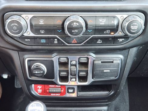 Used 2023 Jeep Wrangler Unlimited Rubicon 4xe AWD/4WD image 28