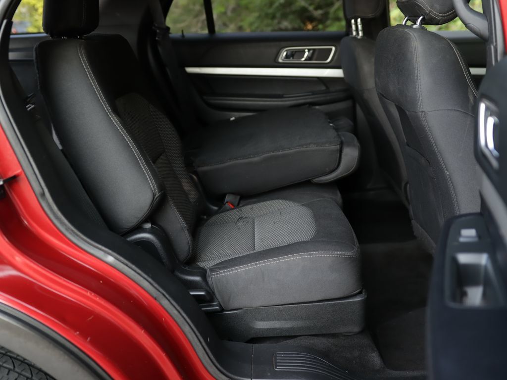 Used 2017 Ford Explorer XLT AWD/4WD image 28