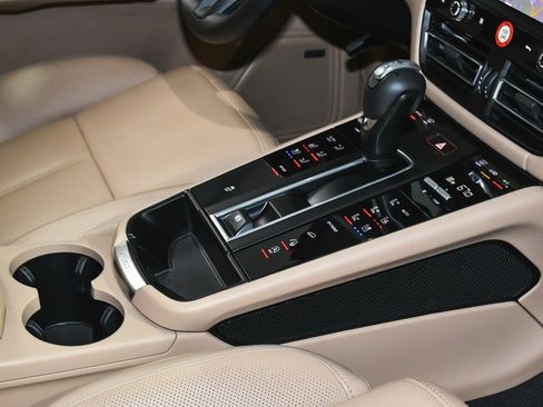 Used 2025 Porsche Macan image 57