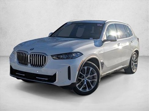Used 2026 BMW X5 xDrive50e image 1