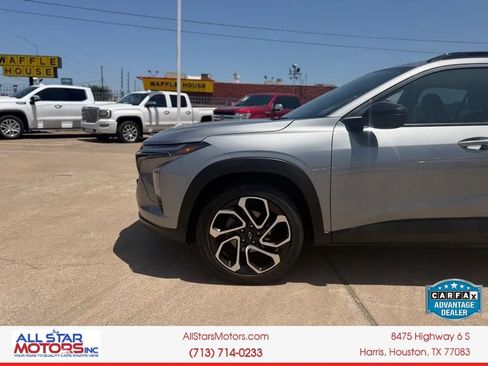 Used 2024 Chevrolet Trax RS w/ Sunroof Package FWD image 4