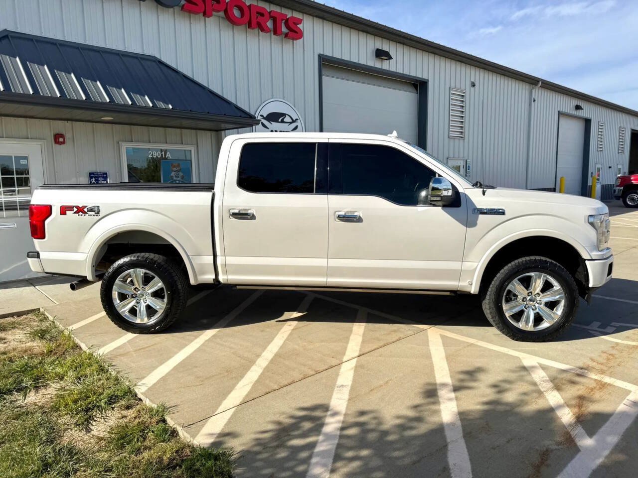 Used 2019 Ford F150 Platinum w/ Equipment Group 701A Luxury AWD/4WD image 10