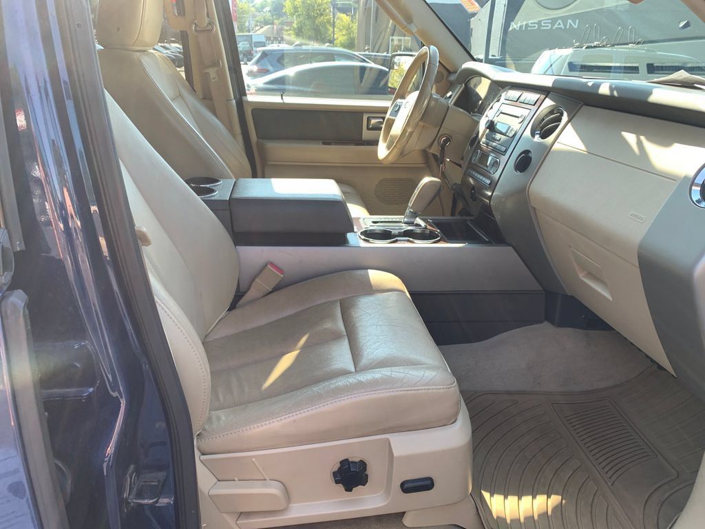 Used 2012 Ford Expedition XLT AWD/4WD image 30