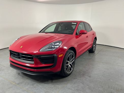 Used 2025 Porsche Macan AWD/4WD image 1
