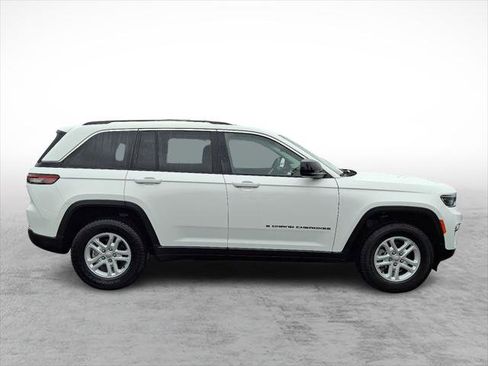 Certified 2023 Jeep Grand Cherokee Laredo image 6