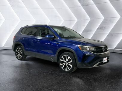 Used 2023 Volkswagen Taos SE w/ Panoramic Sunroof Package