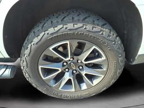 Used 2022 Chevrolet Tahoe Z71 w/ Z71 Off-Road Package AWD/4WD image 10