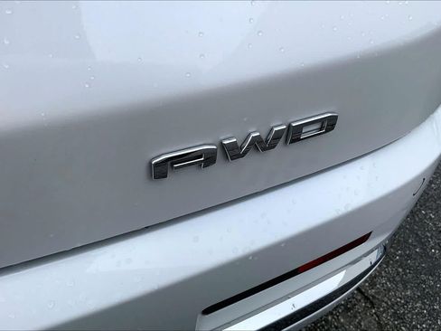Used 2023 GMC Acadia Denali w/ Denali Technology Package AWD/4WD image 10