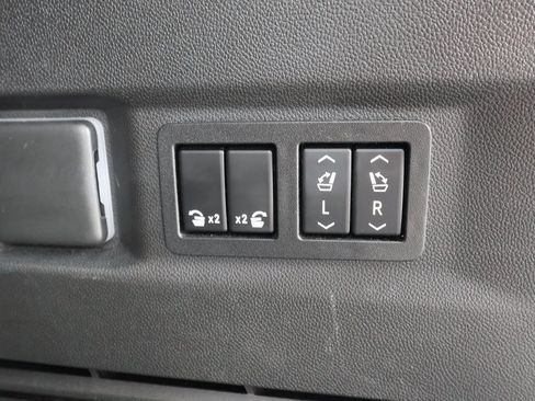 Used 2022 Chevrolet Tahoe Z71 w/ Luxury Package image 35