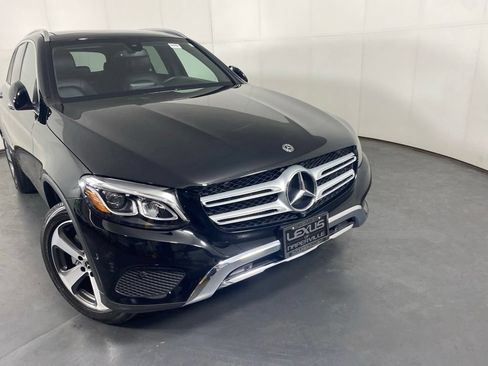 Used 2019 Mercedes-Benz GLC 300 4MATIC image 3