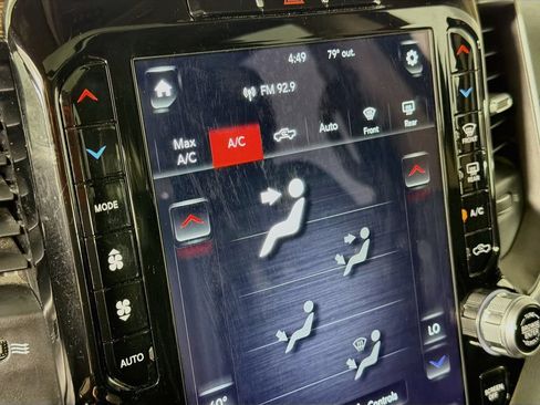Used 2019 RAM 1500 Laramie AWD/4WD image 16