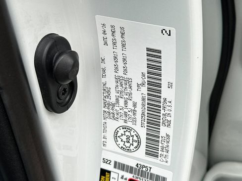 Used 2016 Toyota Tacoma TRD Sport image 31