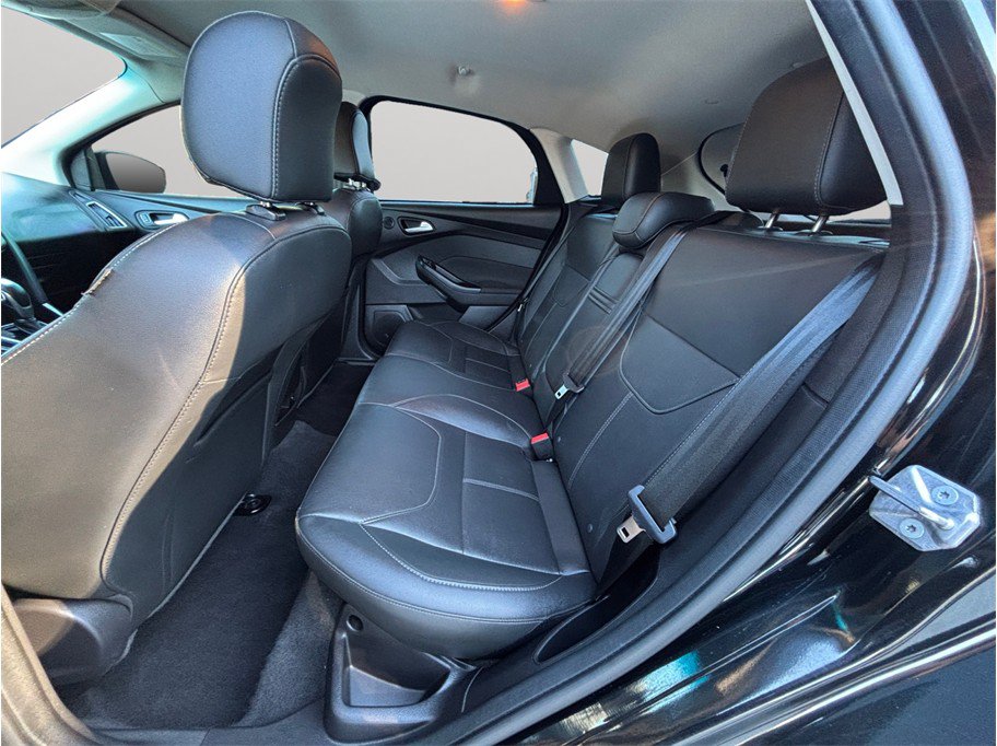 Used 2015 Ford Focus Titanium w/ Titanium Cold Weather Package FWD image 31