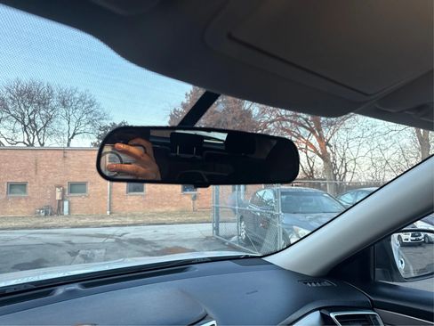 Used 2015 Nissan Rogue SV image 17