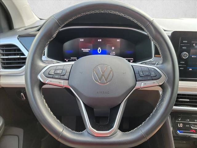 Used 2025 Volkswagen Taos SE FWD image 16