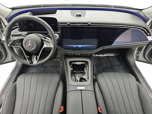 Used 2025 Mercedes-Benz E 350 4MATIC Sedan image 9