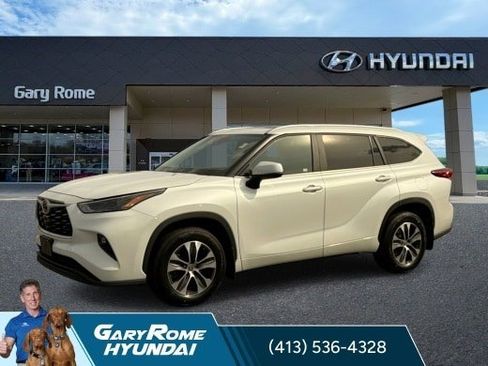 Used 2023 Toyota Highlander XLE AWD/4WD image 1