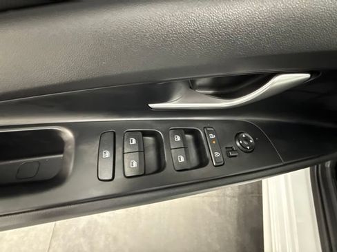 Used 2026 Hyundai Elantra Limited FWD image 15