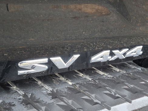 Used 2019 Nissan Titan SV image 11