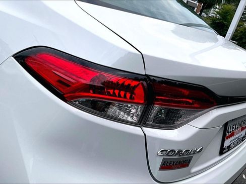 Used 2024 Toyota Corolla LE FWD image 27
