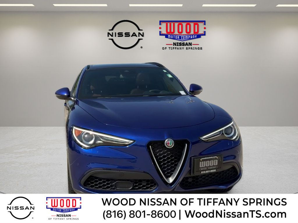 Used 2022 Alfa Romeo Stelvio Ti AWD/4WD image 2